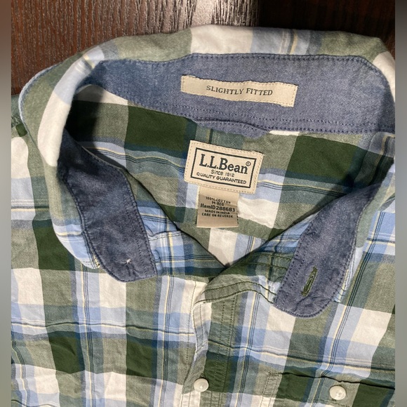 LL Bean short-sleeve button down - Picture 3 of 5